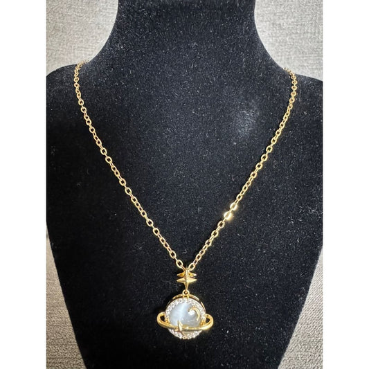Saturna™ Belleza celestial que ilumina tu estilo.